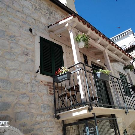 Perfectly Located Cherry Stone House Split Exterior photo
