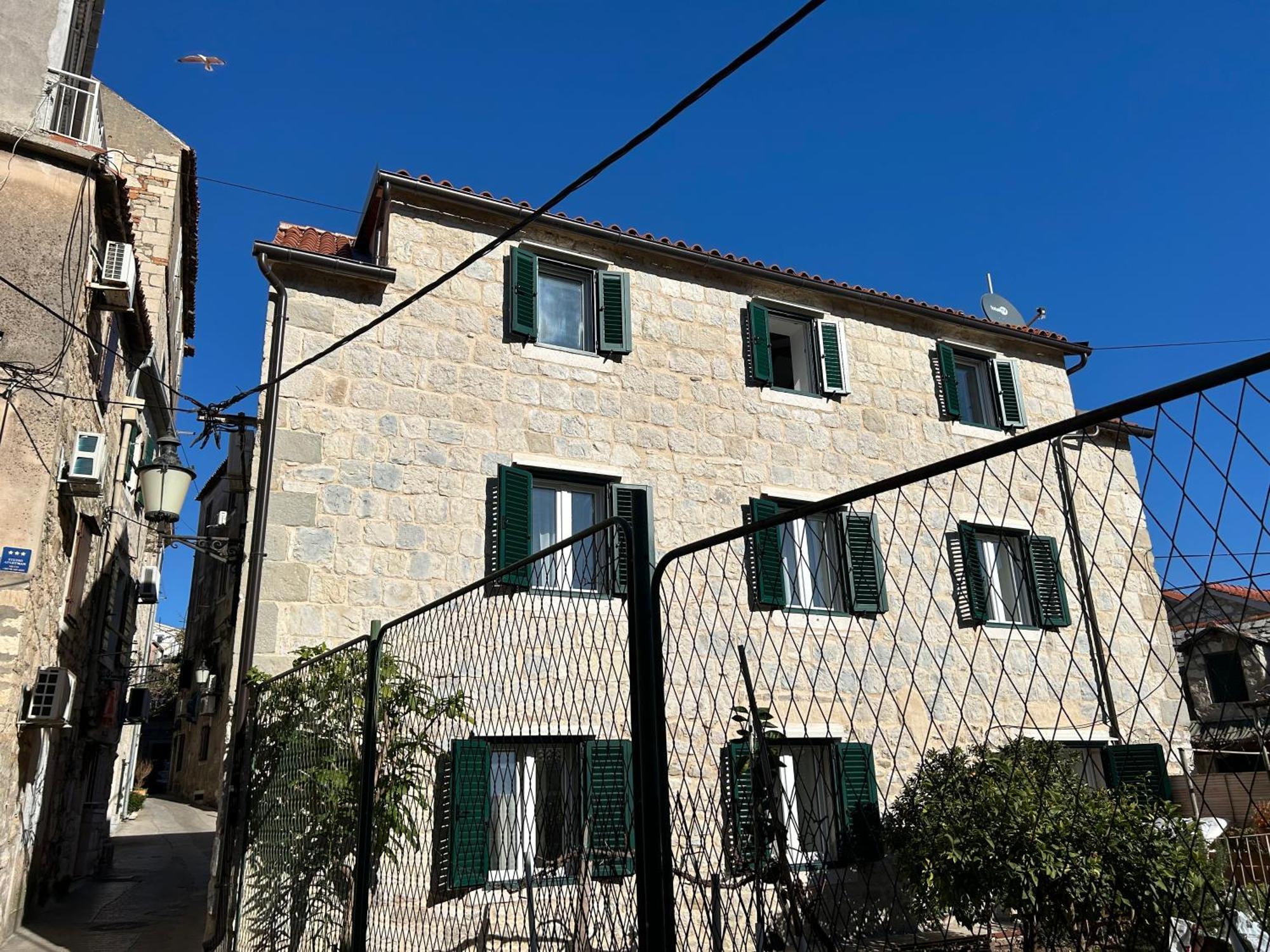 Perfectly Located Cherry Stone House Split Exterior photo