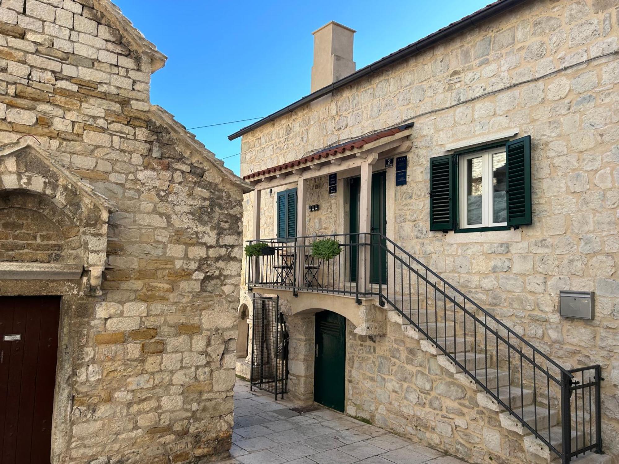 Perfectly Located Cherry Stone House Split Exterior photo